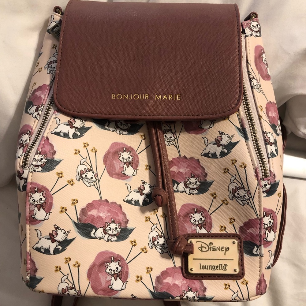 Disney loungefly marie backpack new without tags.